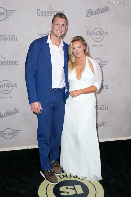 Camille Kostek photo 1 of 282