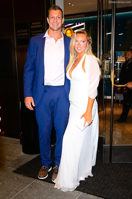 Camille Kostek photo 2 of 282