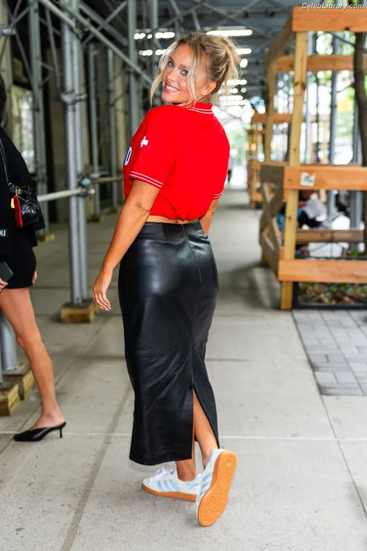 Camille Kostek photo 6 of 282