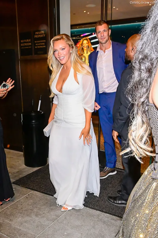 Camille Kostek photo 7 of 282