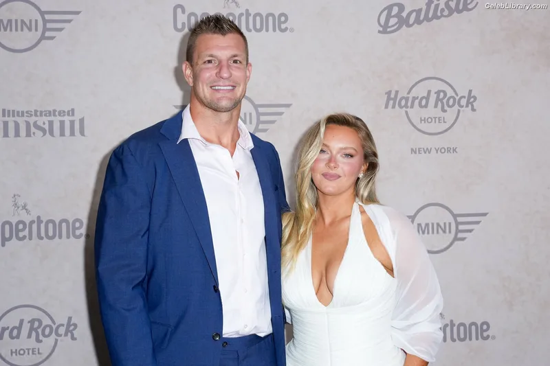 Camille Kostek photo 12 of 282