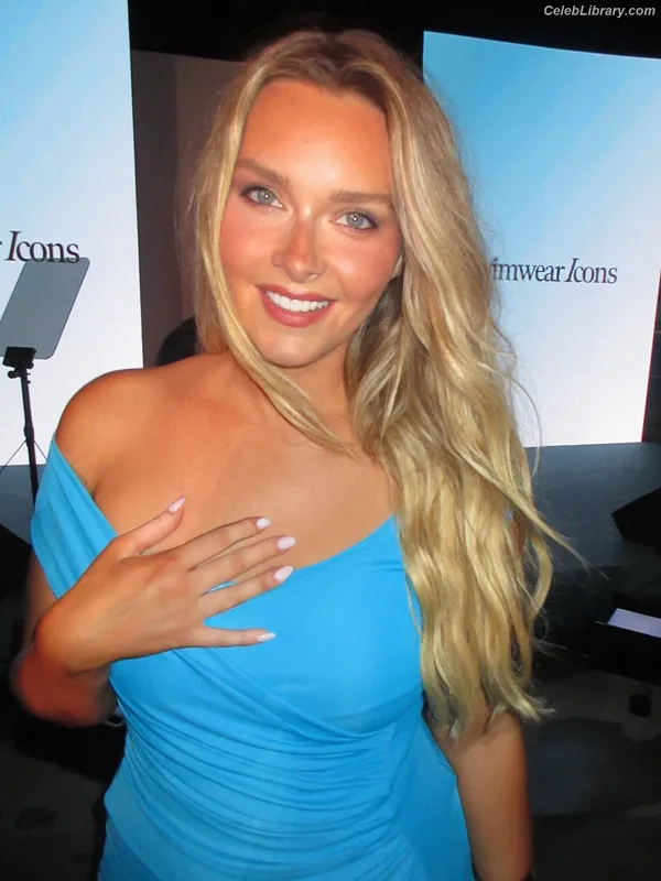 Camille Kostek photo 15 of 282