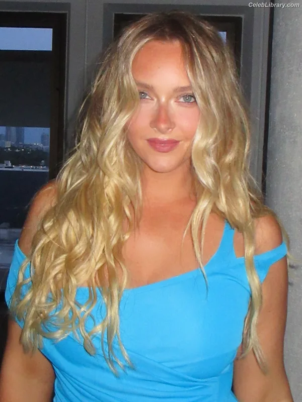 Camille Kostek photo 17 of 282
