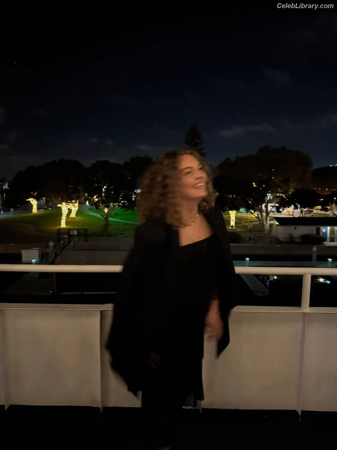 Camren Bicondova photo 10 of 24