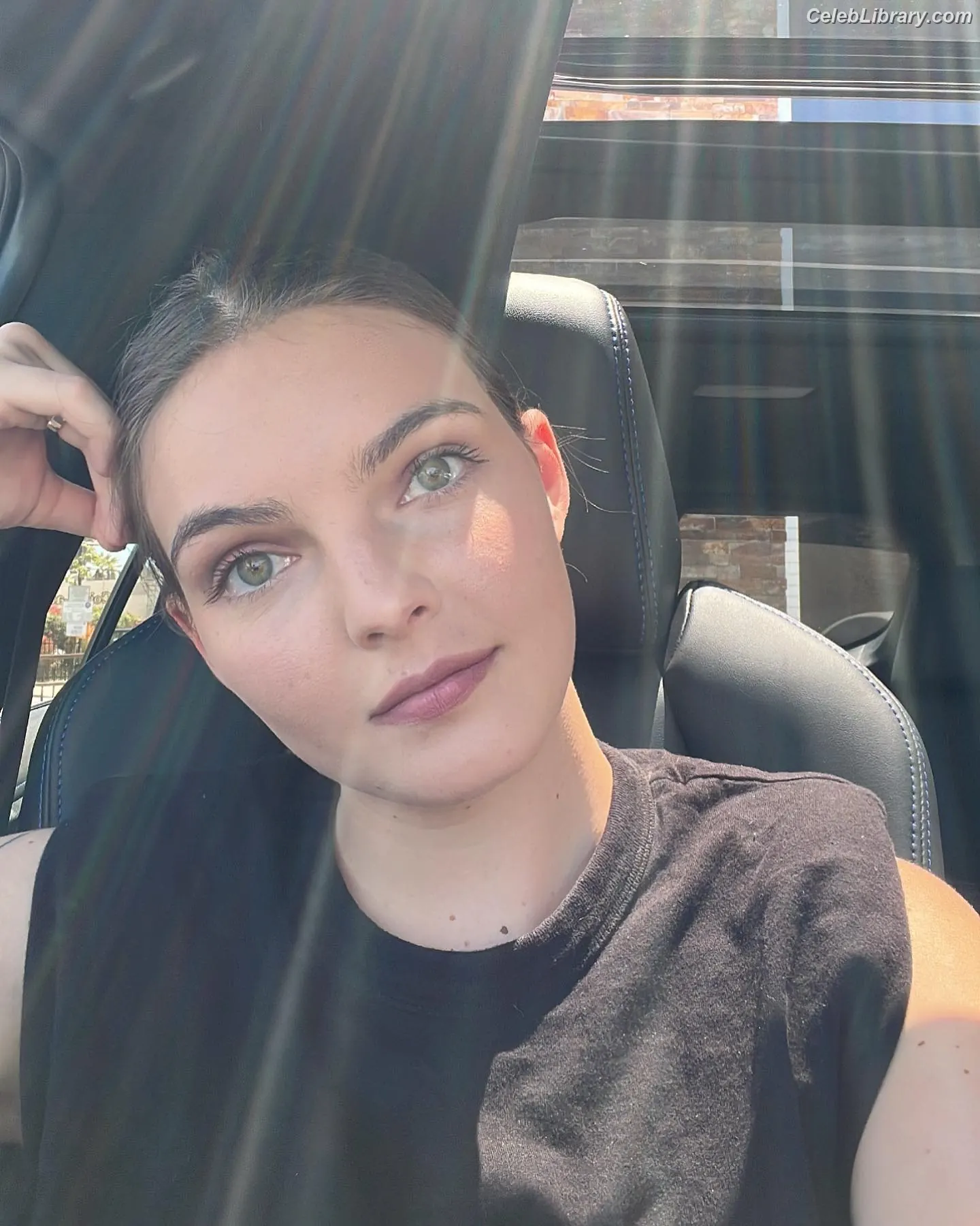 Camren Bicondova photo 20 of 24