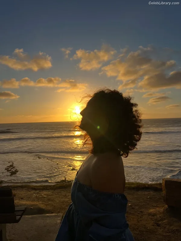 Camren Bicondova photo 8 of 25