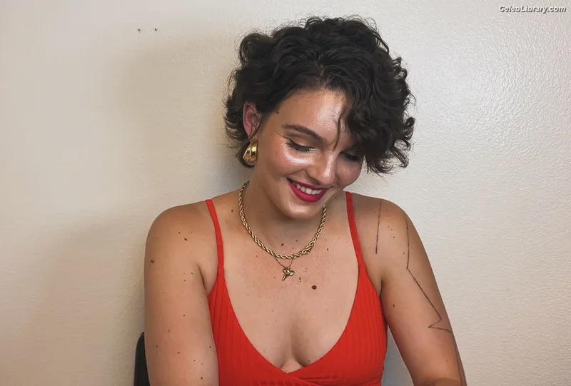Camren Bicondova photo 17 of 25