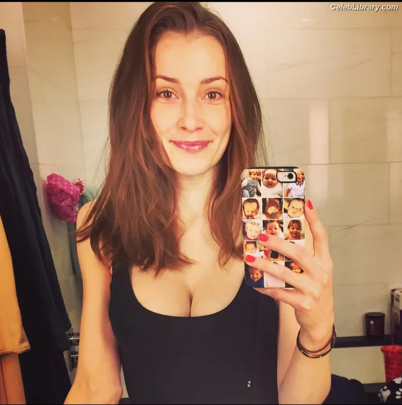 Candace Bailey photo 20 of 81