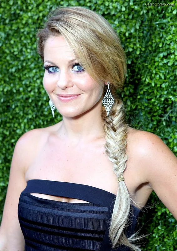 Candace Cameron Bure photo 1 of 51