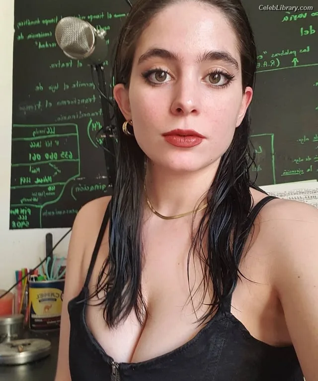 Candela Antón photo 5 of 9
