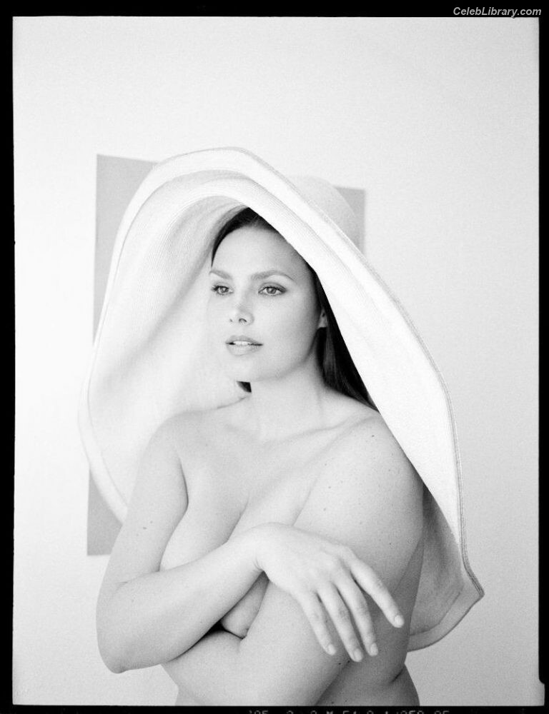 Candice Huffine photo 12 of 32