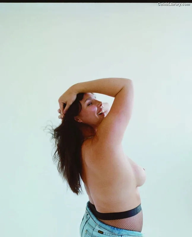 Candice Huffine photo 1 of 32