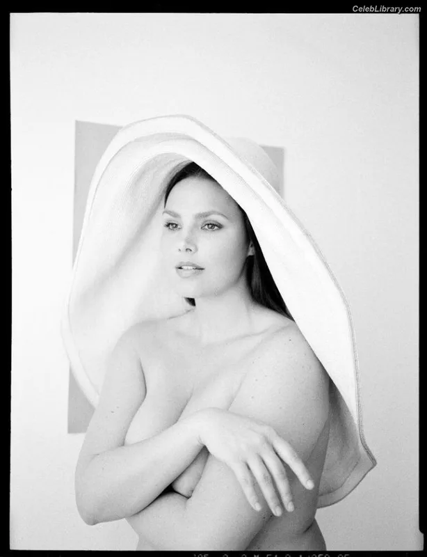 Candice Huffine photo 12 of 32