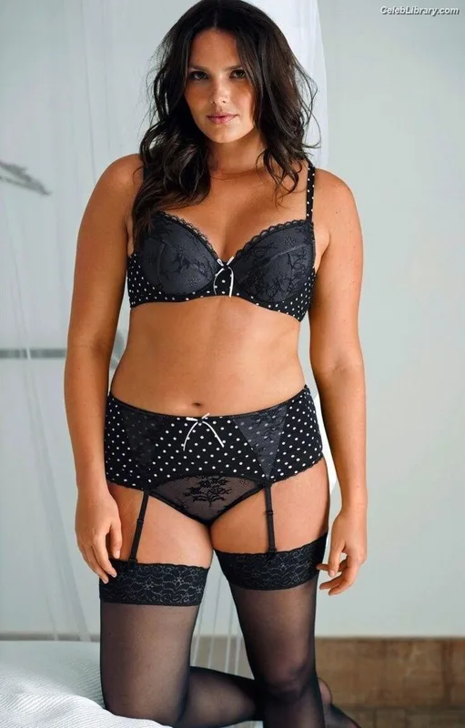 Candice Huffine photo 4 of 32