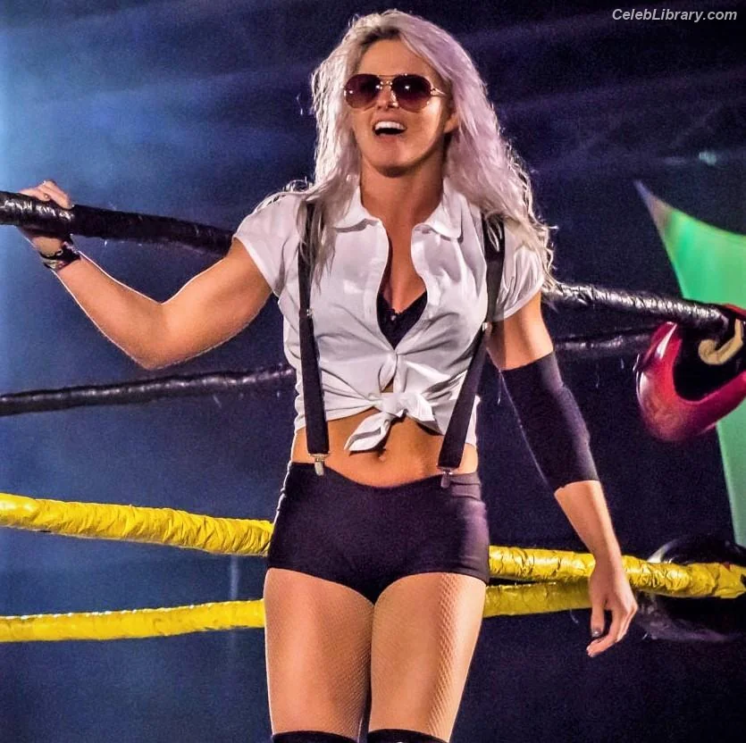 Candice LeRae photo 11 of 35