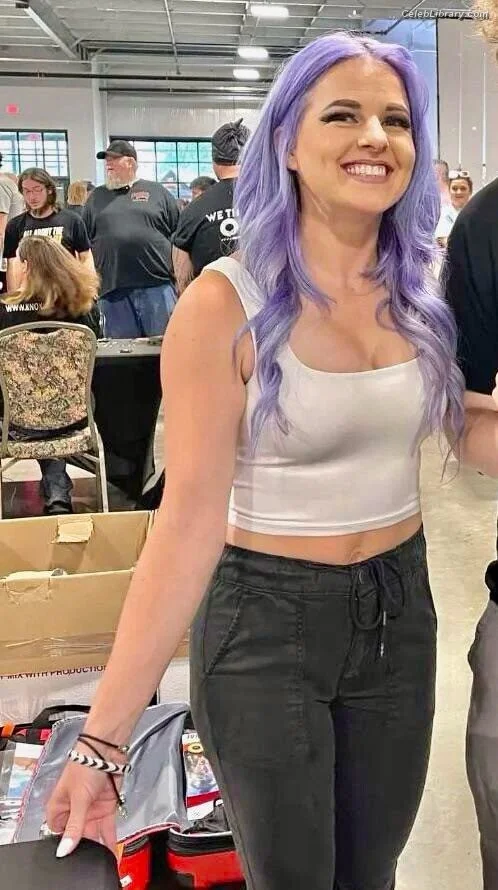 Candice LeRae photo 2 of 35