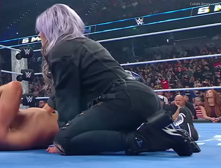 Candice LeRae photo 11 of 35