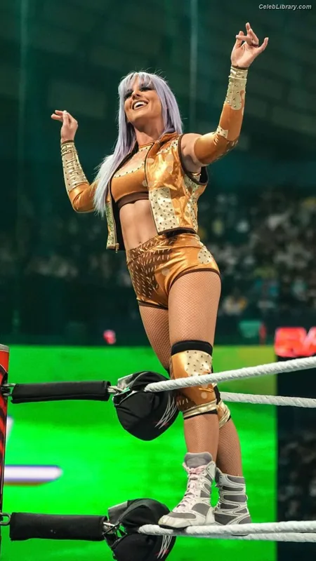 Candice LeRae photo 1 of 36