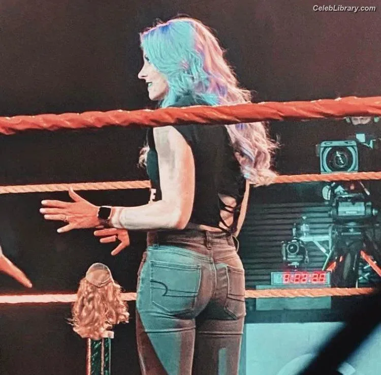 Candice LeRae photo 4 of 36