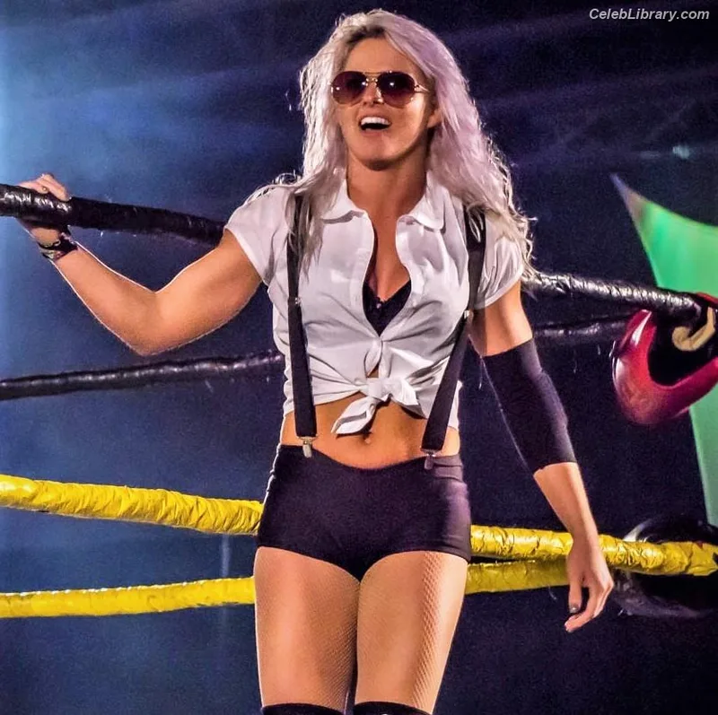 Candice LeRae photo 11 of 36