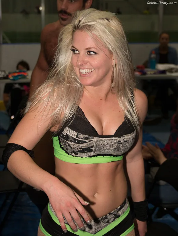 Candice LeRae photo 22 of 36