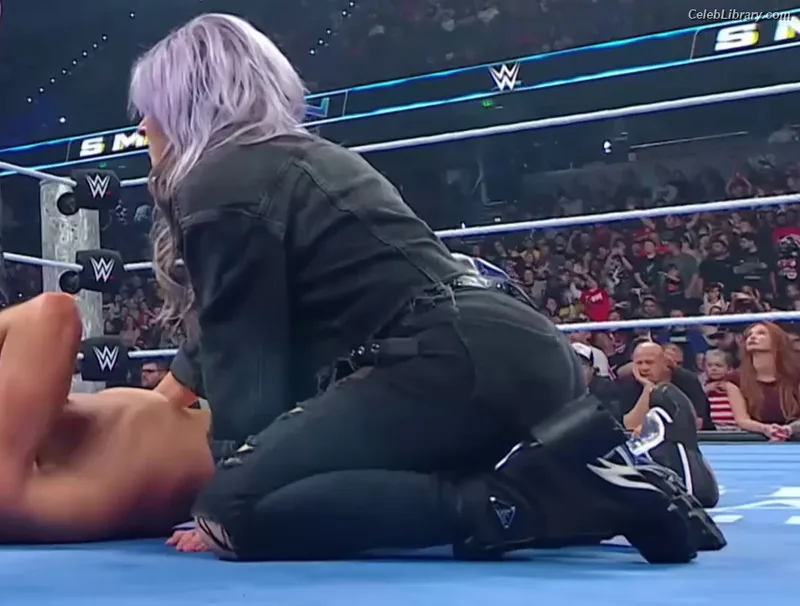 Candice LeRae photo 11 of 36