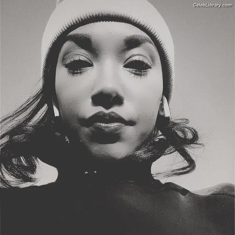 Candice patton photo 9 of 111