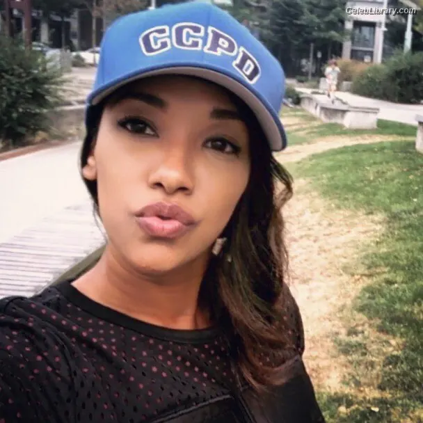 Candice patton photo 19 of 111
