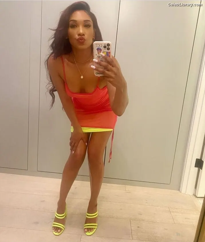 Candice patton photo 2 of 111