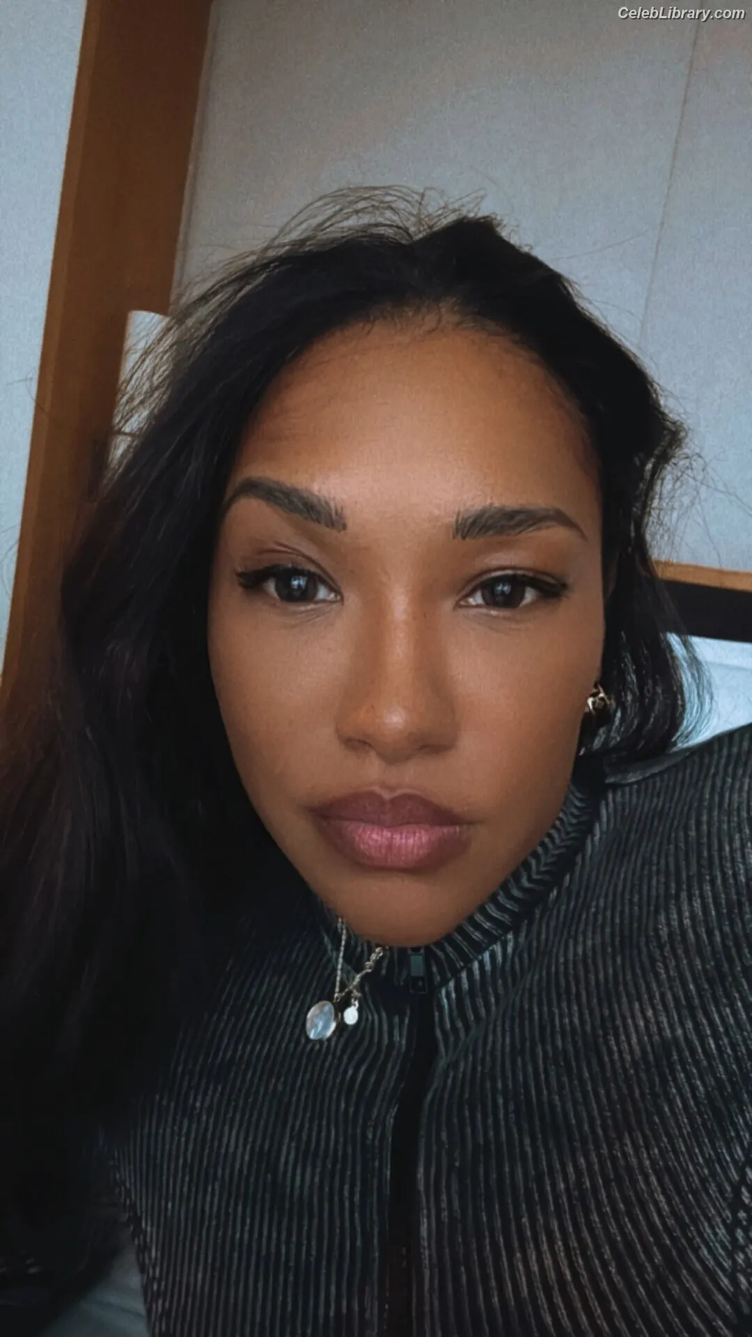 Candice patton photo 11 of 111