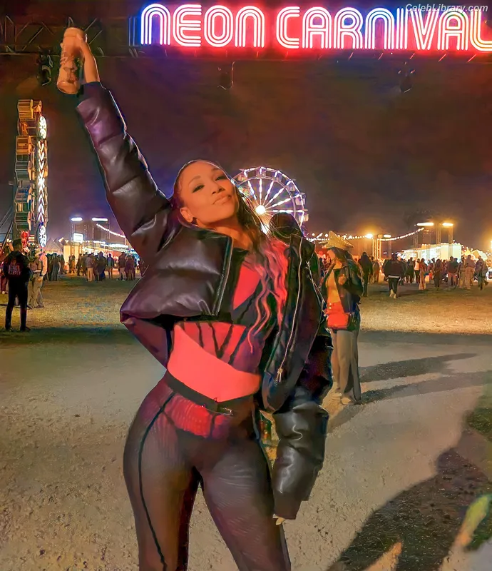 Candice patton photo 2 of 112