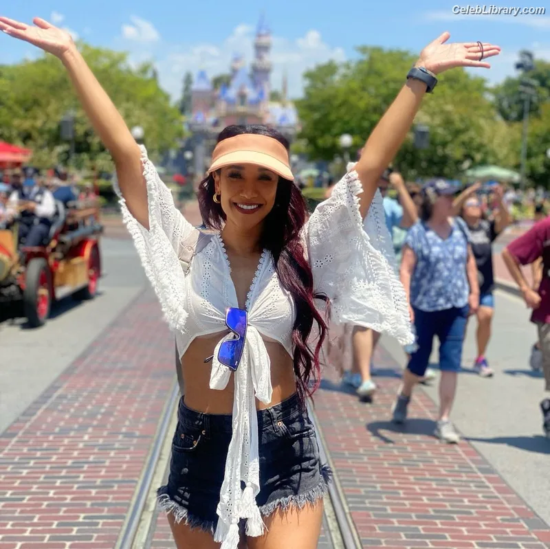 Candice patton photo 24 of 112