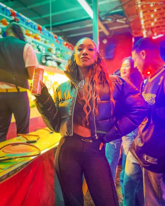 Candice patton photo 2 of 112