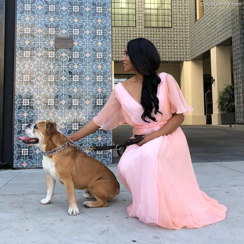 Candice patton photo 8 of 112