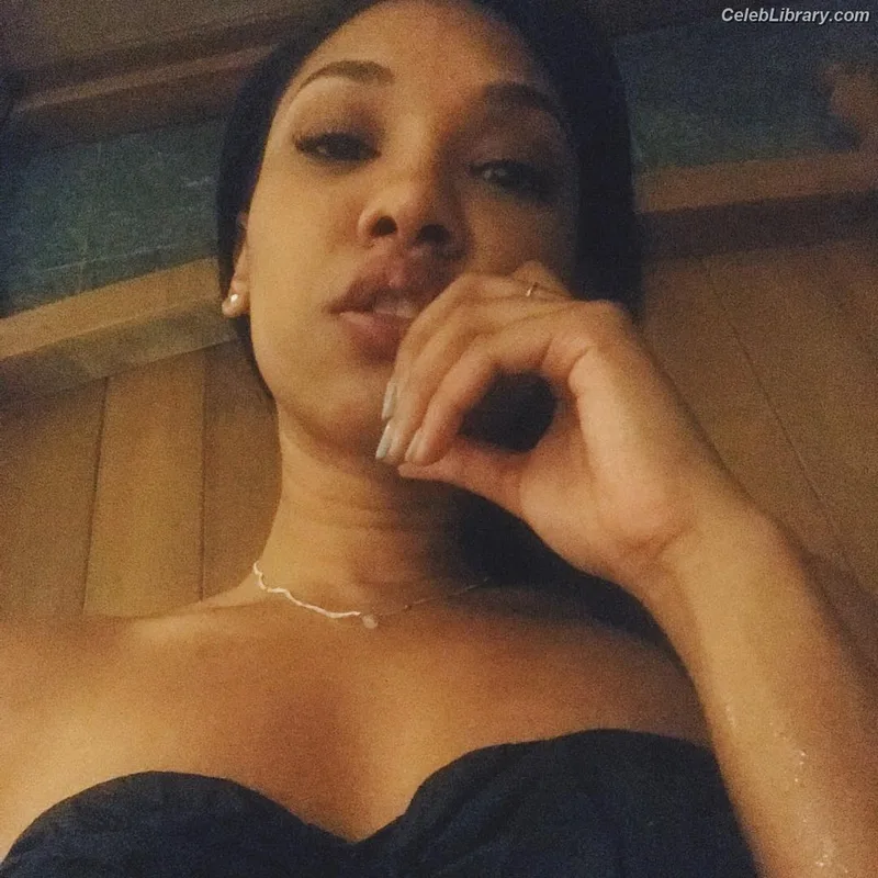 Candice patton photo 14 of 112