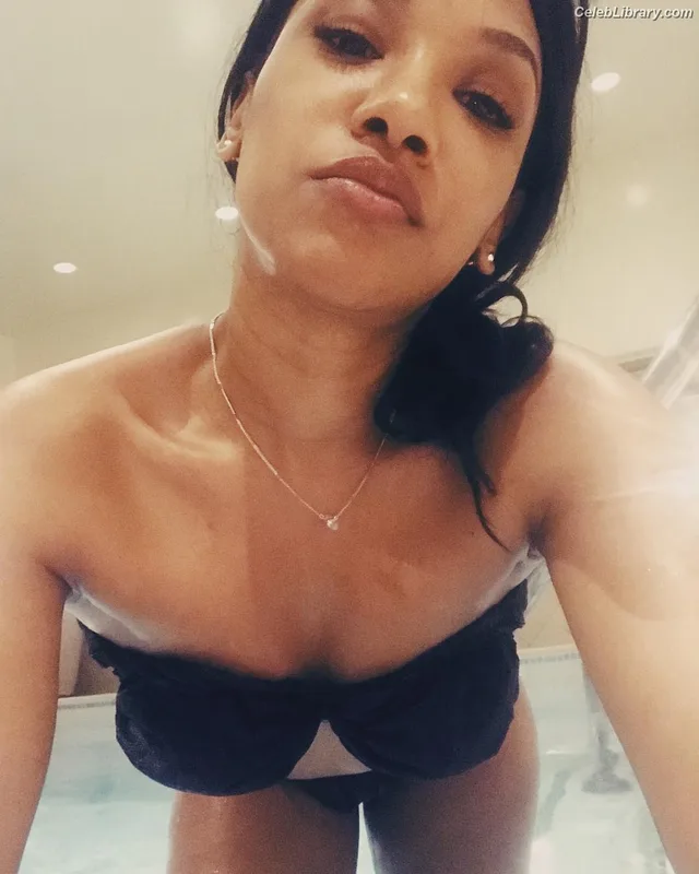 Candice patton photo 16 of 112