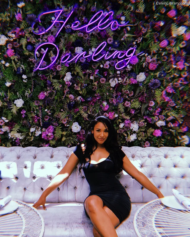 Candice patton photo 17 of 112