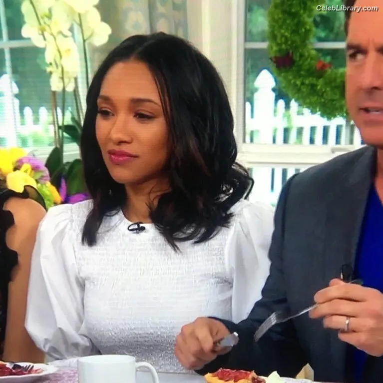 Candice patton photo 20 of 112