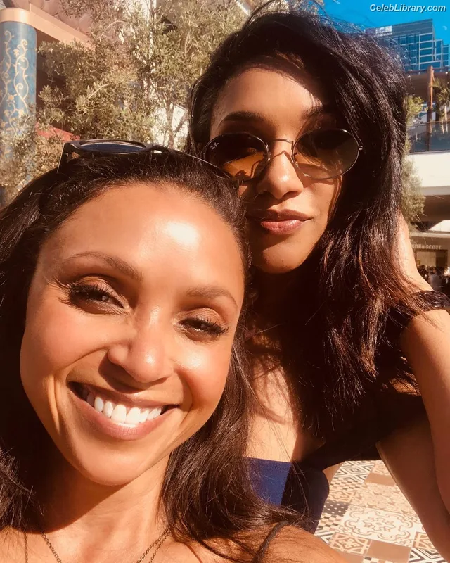 Candice patton photo 8 of 112