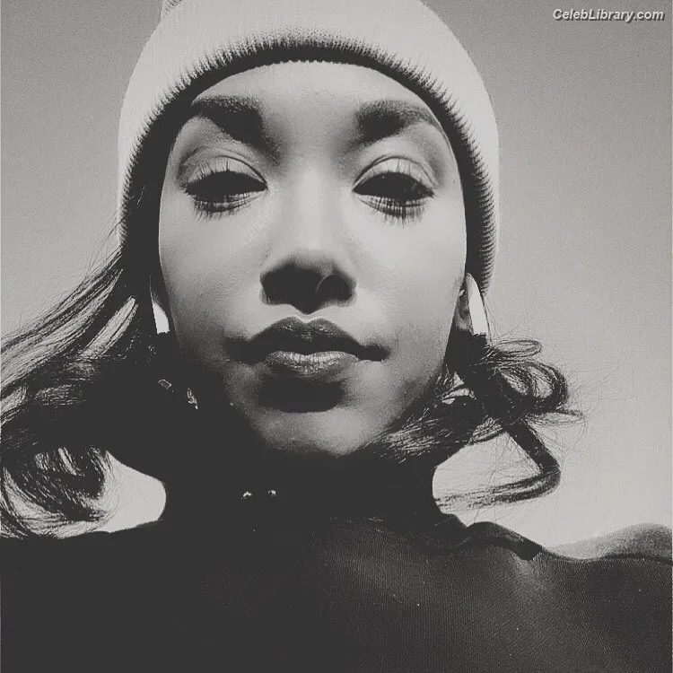 Candice patton photo 9 of 112