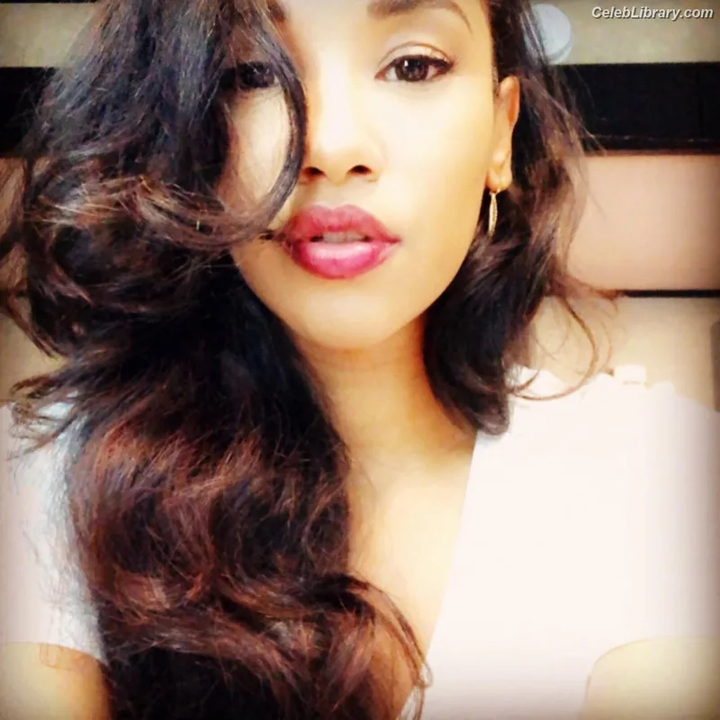Candice patton photo 15 of 112