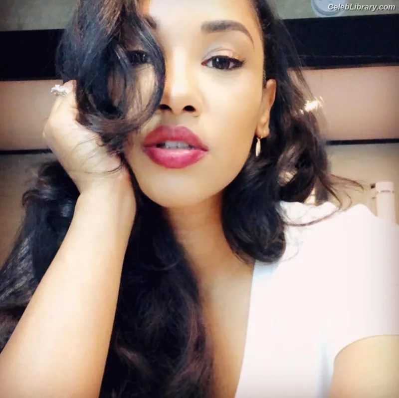 Candice patton photo 16 of 112