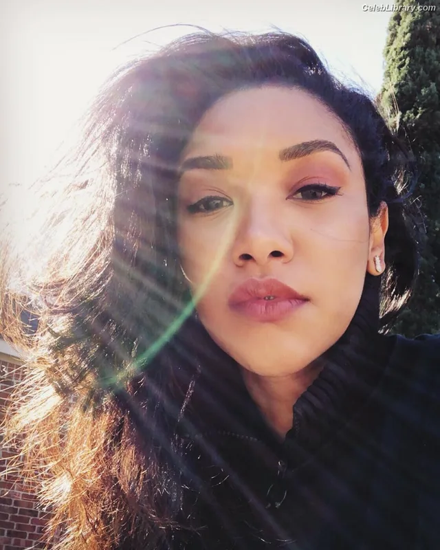Candice patton photo 24 of 112