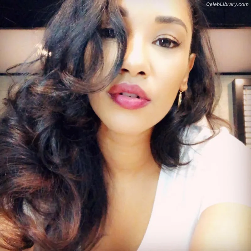 Candice patton photo 2 of 112
