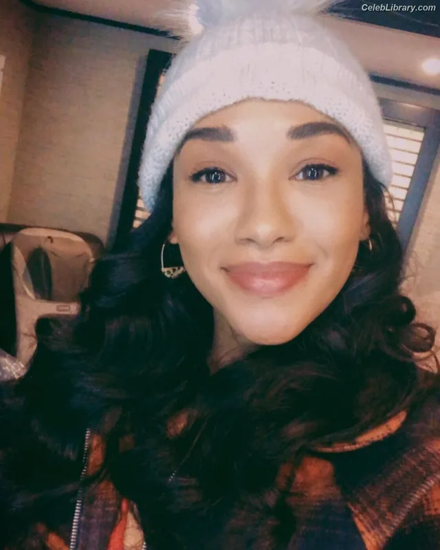 Candice patton photo 3 of 112