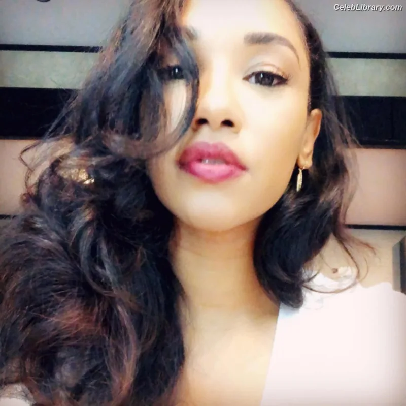 Candice patton photo 4 of 112