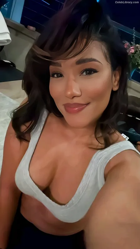 Candice patton photo 5 of 112