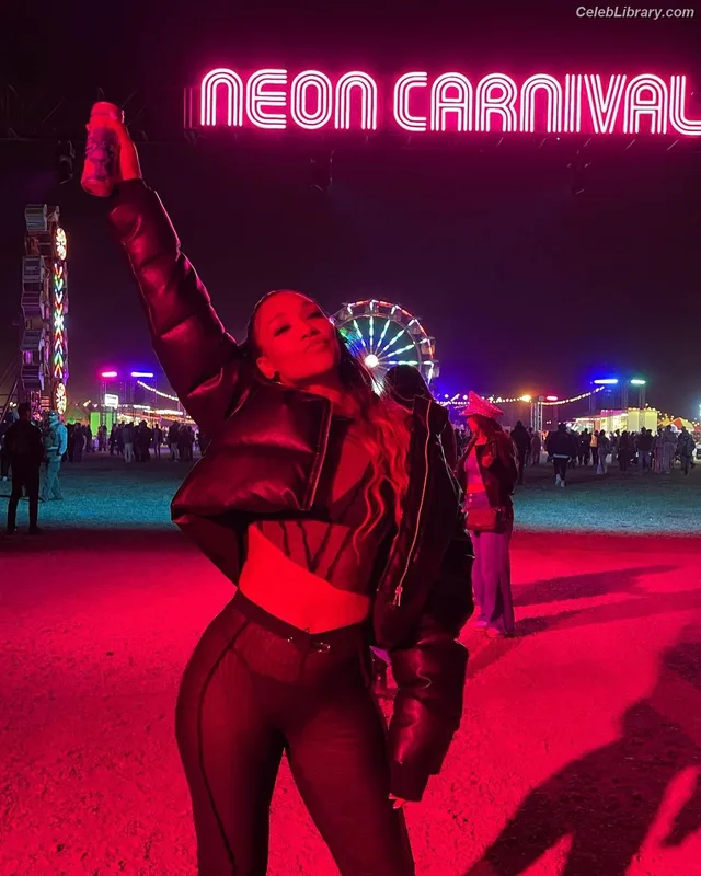 Candice patton photo 9 of 112