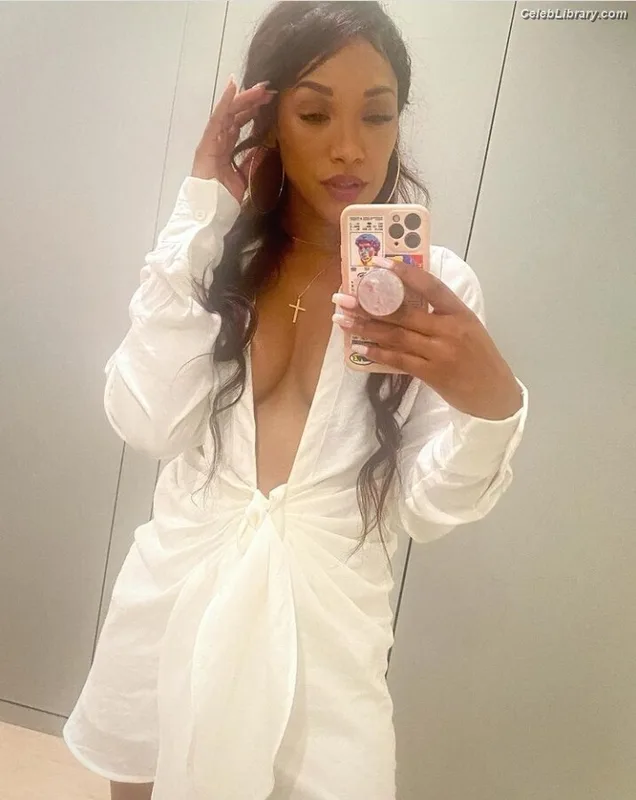 Candice patton photo 1 of 112