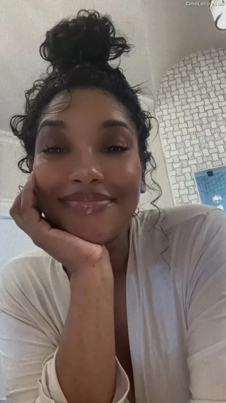 Candice patton photo 10 of 112